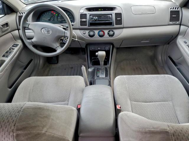 Toyota Camry Le Image 7