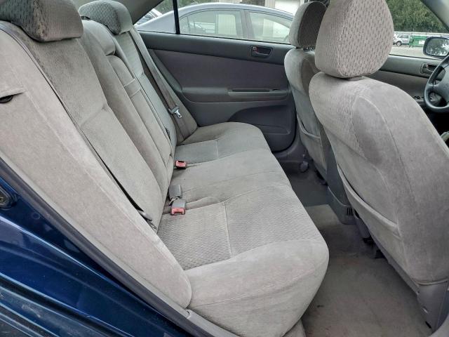 Toyota Camry Le Image 4