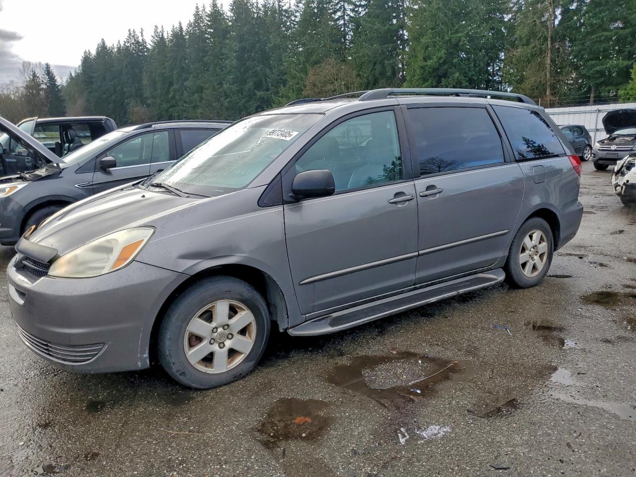 Toyota Sienna Ce Image 1