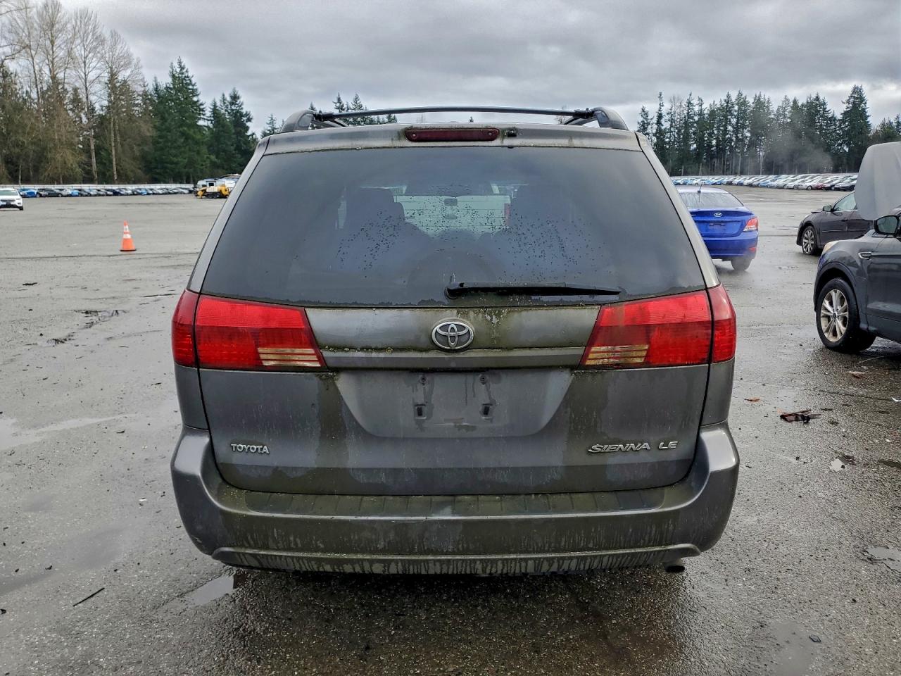 Toyota Sienna Ce Image 12