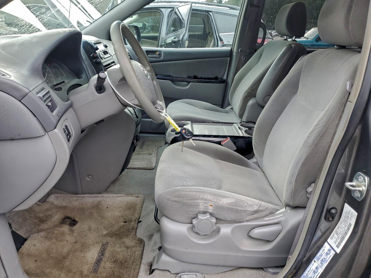 Toyota Sienna Ce Image 9