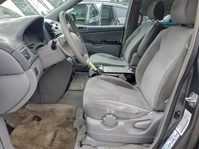 Toyota Sienna Ce Image 9