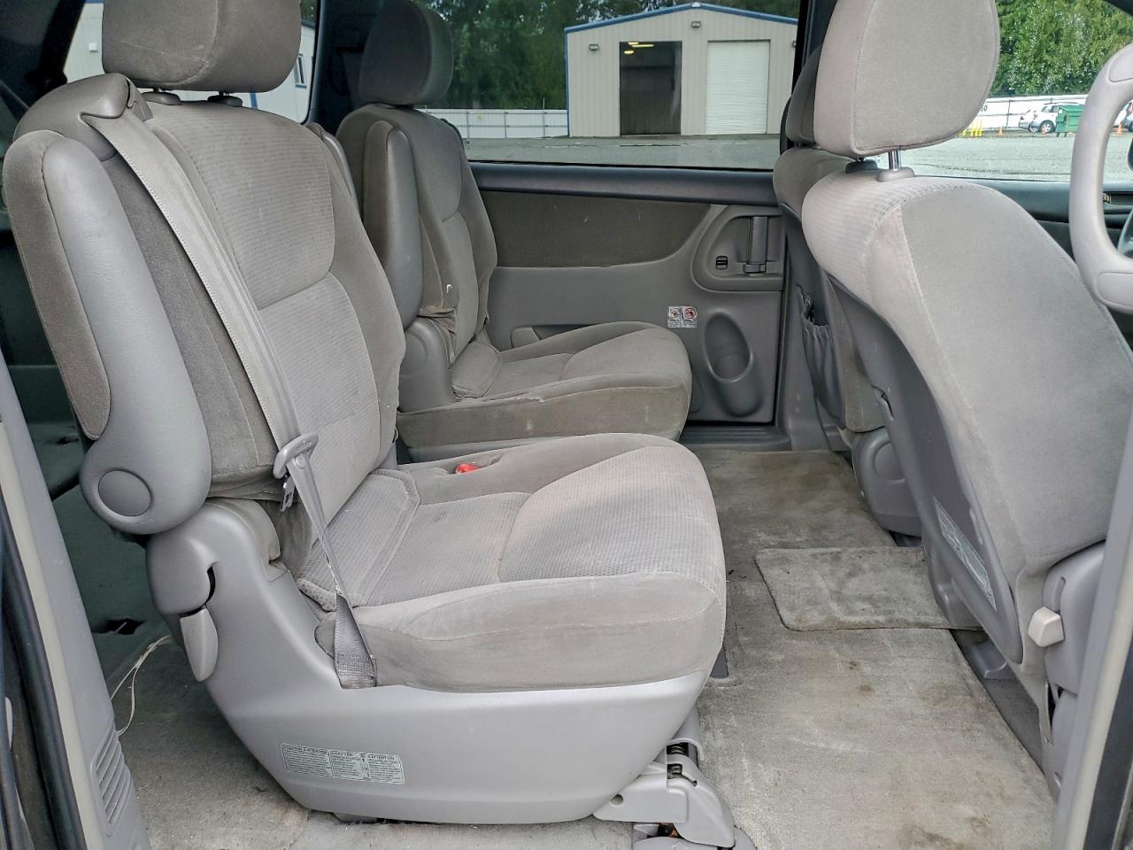 Toyota Sienna Ce Image 4