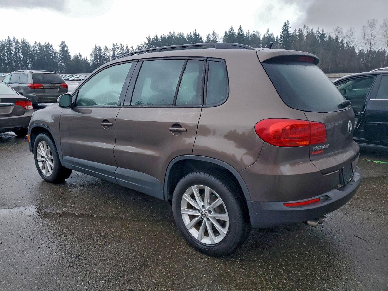 Volkswagen Tiguan S Image 8