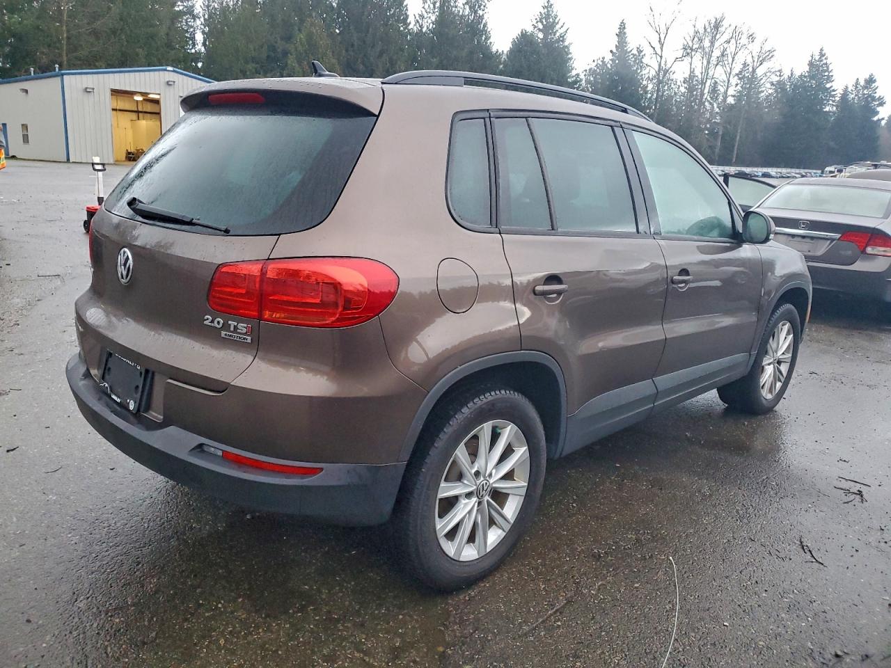Volkswagen Tiguan S Image 3