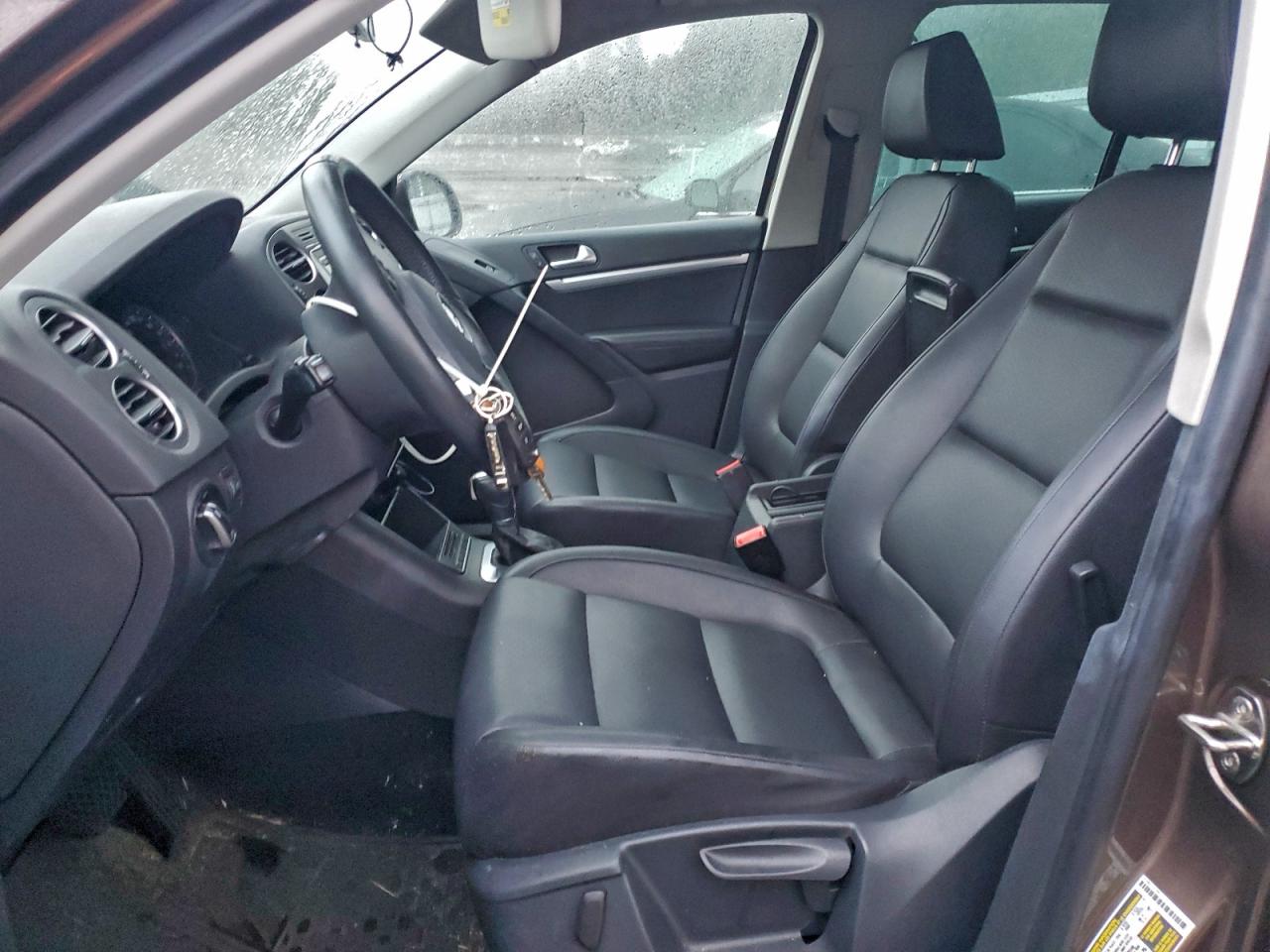 Volkswagen Tiguan S Image 5