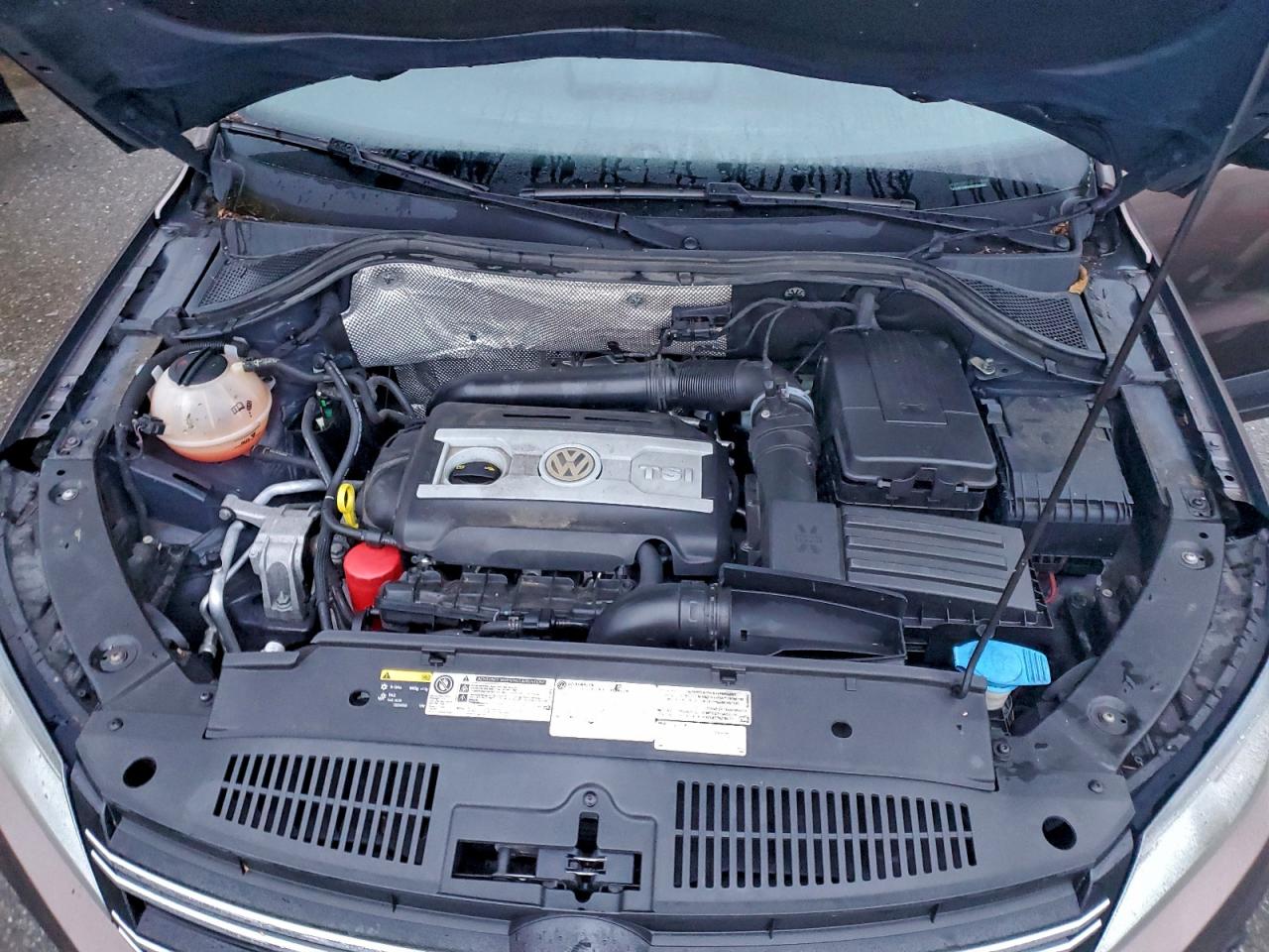 Volkswagen Tiguan S Image 11