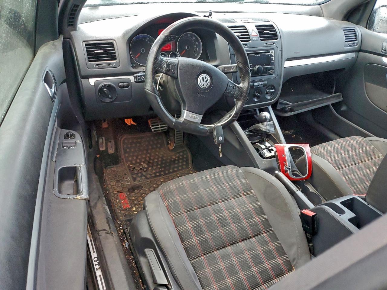 Volkswagen GTI Image 10