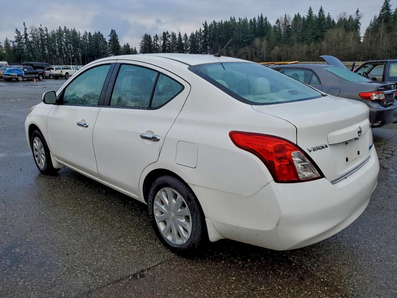 Nissan Versa S Image 3