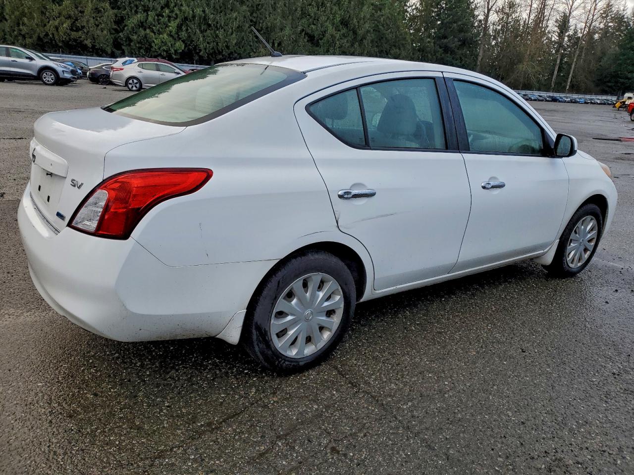 Nissan Versa S Image 2