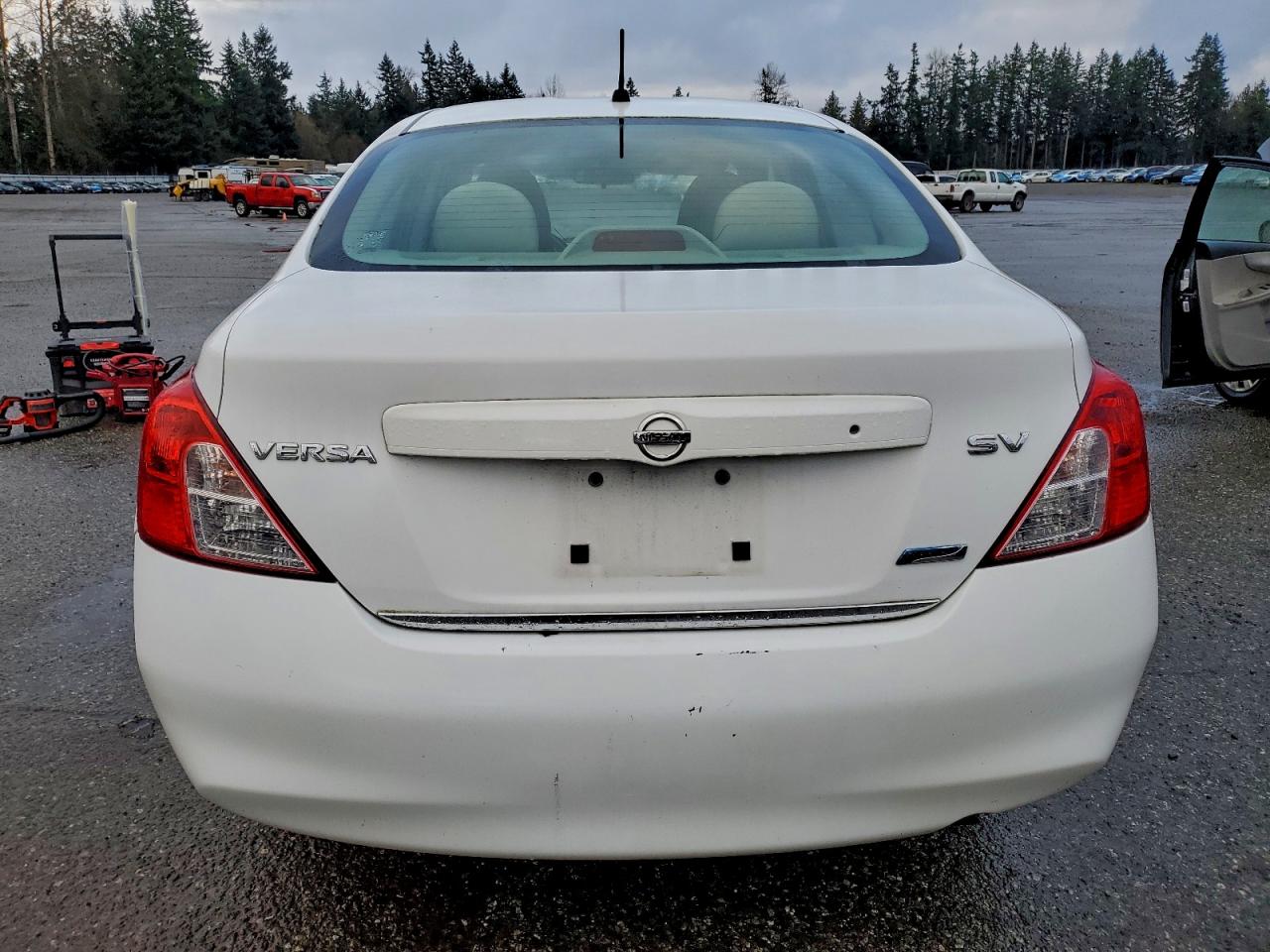 Nissan Versa S Image 10