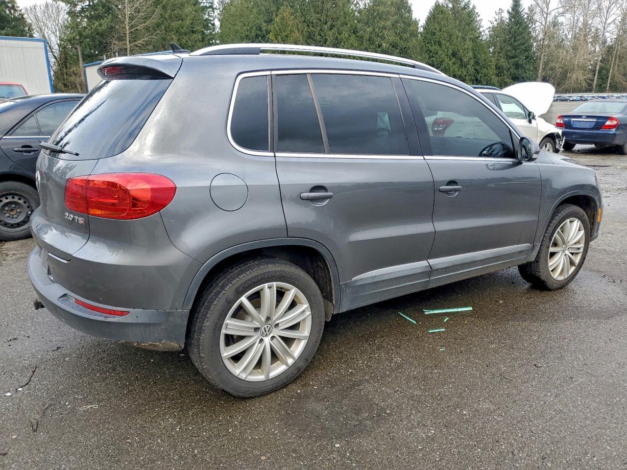 Volkswagen Tiguan S Image 2
