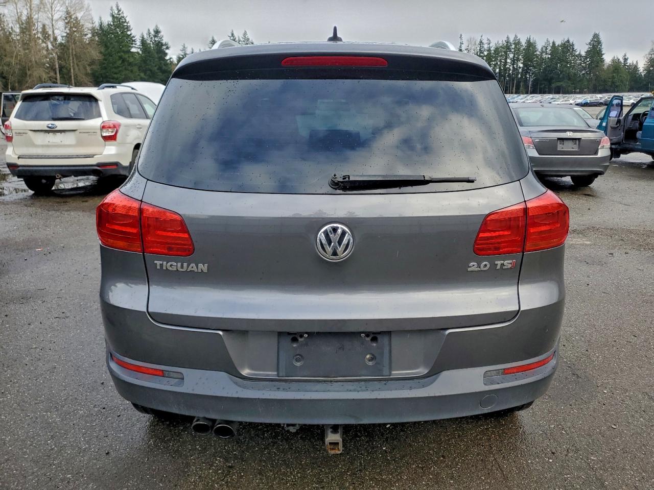 Volkswagen Tiguan S Image 10