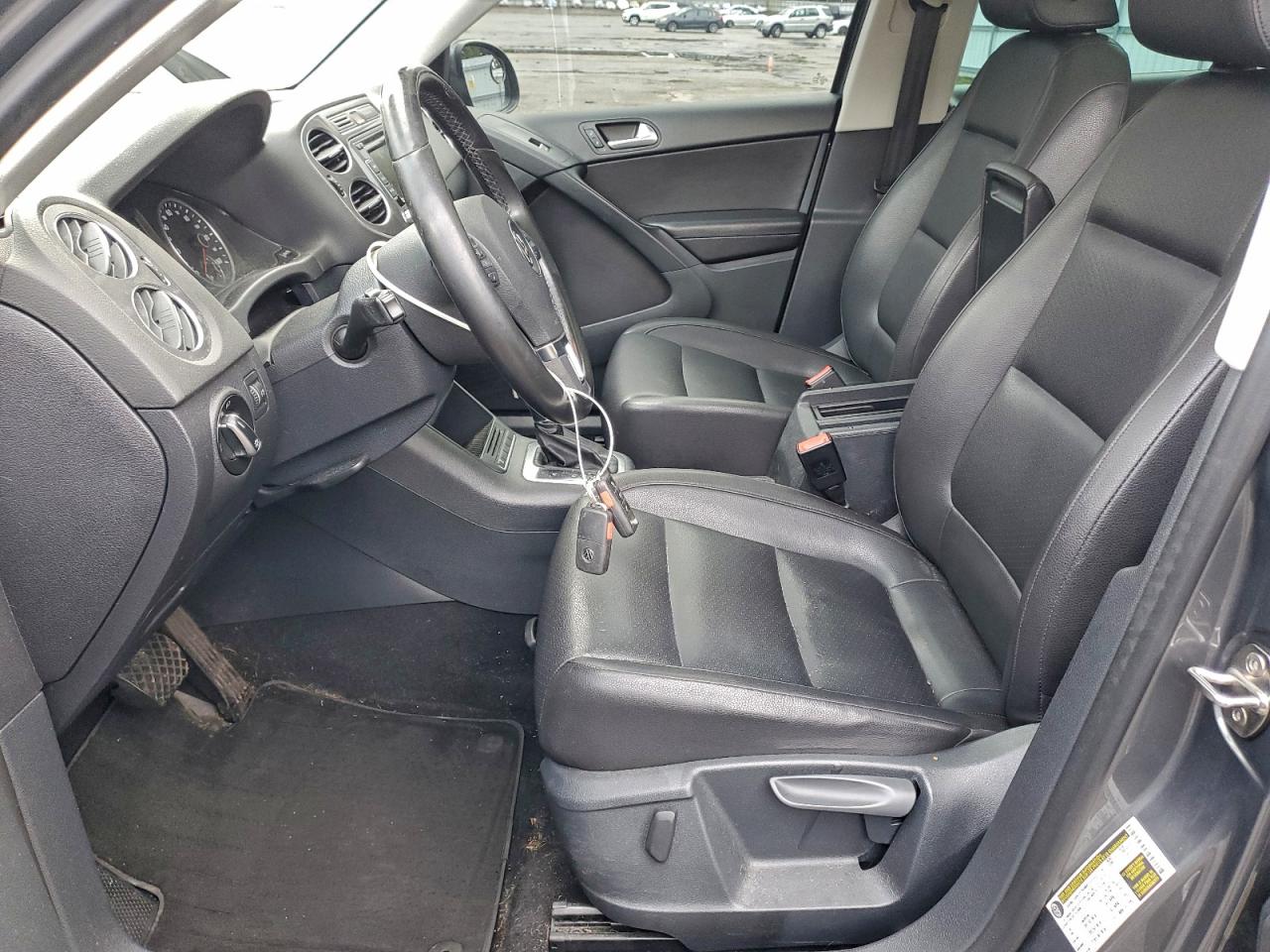 Volkswagen Tiguan S Image 11