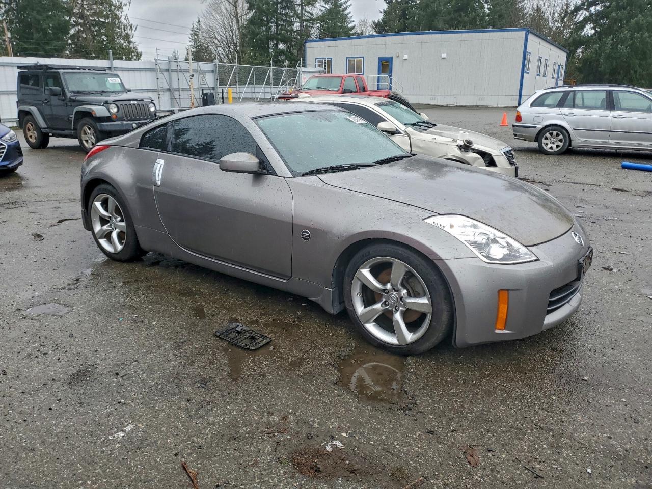 Nissan 350Z Coupe Image 8