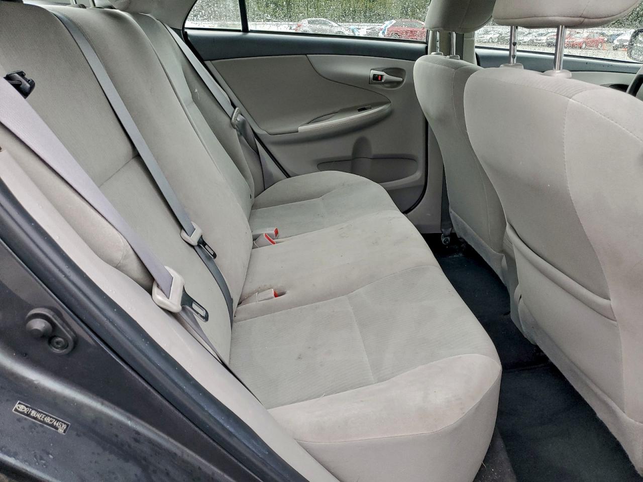 Toyota Corolla Base Image 8