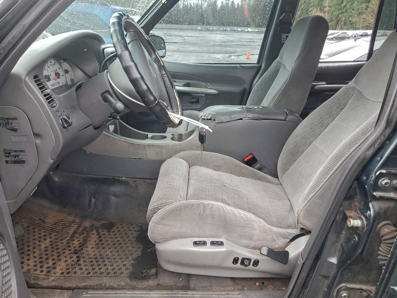 Ford Explorer Image 10