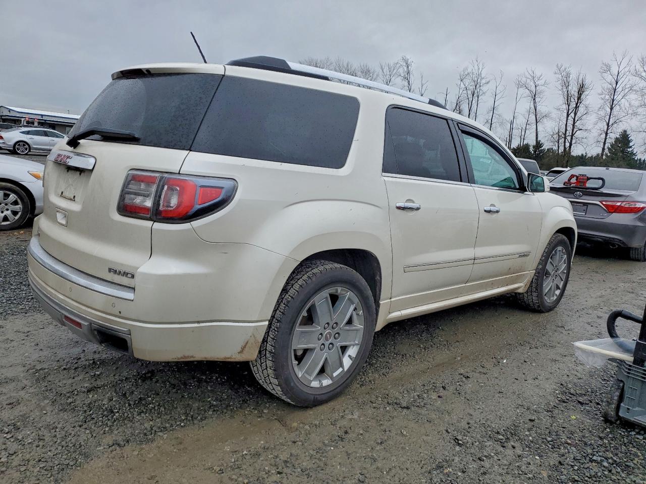 GMC Acadia Denali Image 4