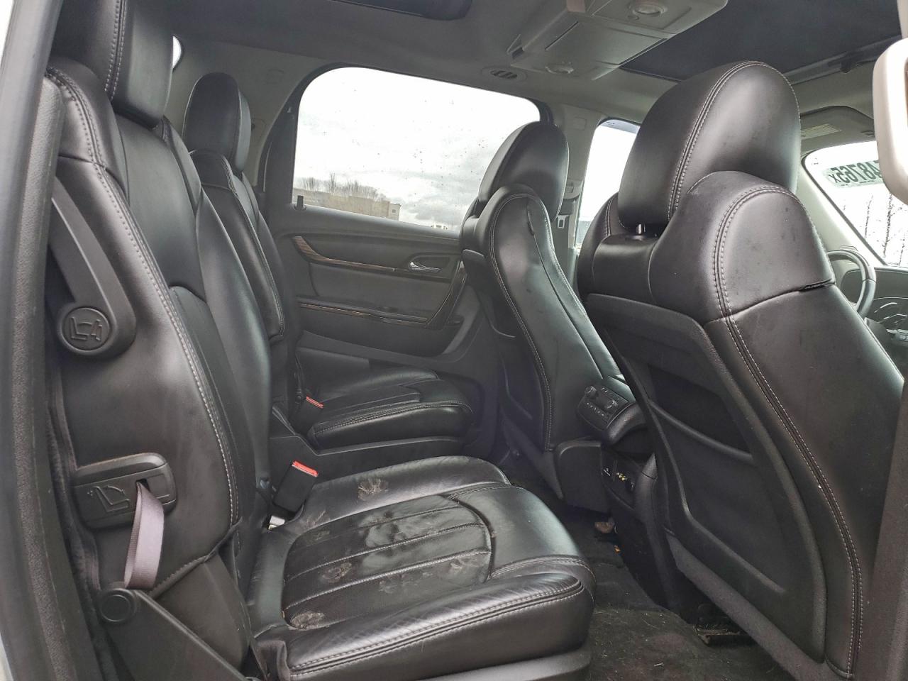 GMC Acadia Denali Image 11