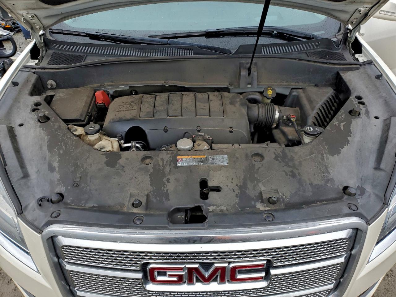 GMC Acadia Denali Image 13